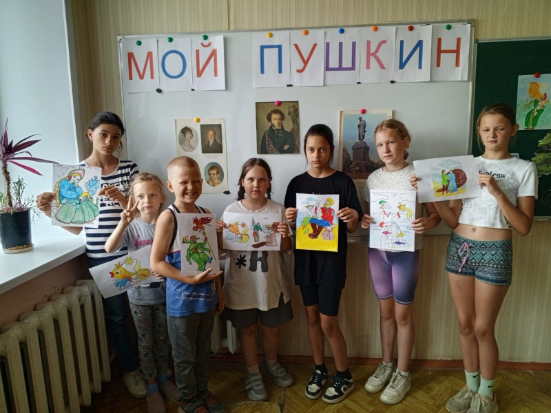 6 июня большая часть мероприятий в школьном лагере была посвящена знакомству с биографией и творчеством великого русского поэта и писателя А.С.Пушкина.