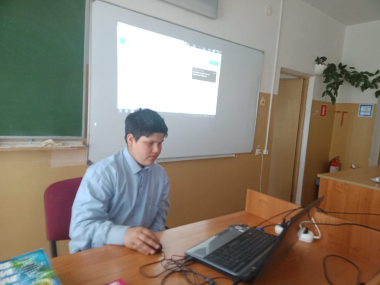 Профориентационное занятие по теме "Пробую профессии в креативной сфере".