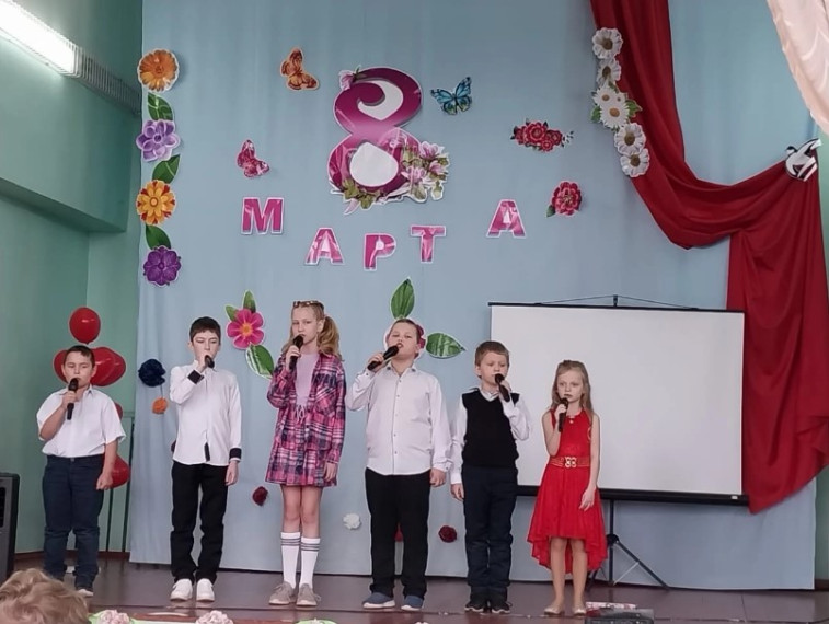 7 марта, в нашей школе прошло праздничное мероприятие " В душе каждой женщины - "Весна!".
